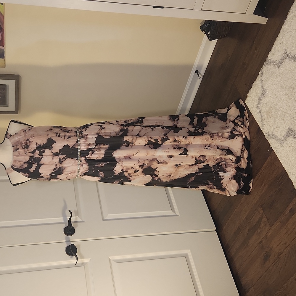 Ignite Evenings full lenght gown in black and pink size 12